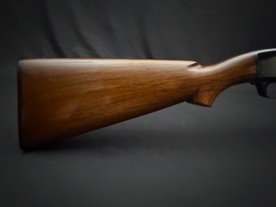 WINCHESTER MODEL 42 – 1940 MANUFACTURE – RARE 28-INCH SOLID RIB – FULL CHOKE – EXCELLENT ORIGINAL CONDITION - Image 4 of 19