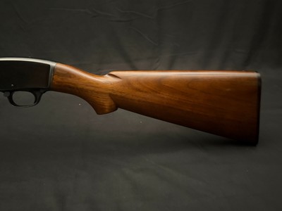 WINCHESTER MODEL 42 – 1940 MANUFACTURE – RARE 28-INCH SOLID RIB – FULL CHOKE – EXCELLENT ORIGINAL CONDITION - Image 11 of 19