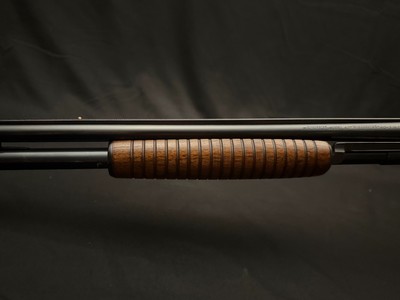 WINCHESTER MODEL 42 – 1940 MANUFACTURE – RARE 28-INCH SOLID RIB – FULL CHOKE – EXCELLENT ORIGINAL CONDITION - Image 14 of 19