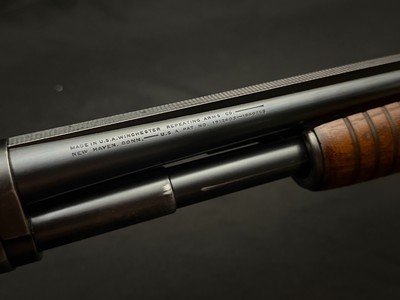 WINCHESTER MODEL 42 – 1940 MANUFACTURE – RARE 28-INCH SOLID RIB – FULL CHOKE – EXCELLENT ORIGINAL CONDITION - Image 6 of 19