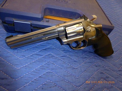 Very nice .22 Smith and Wesson 10 shot revolver - Image 2 of 7