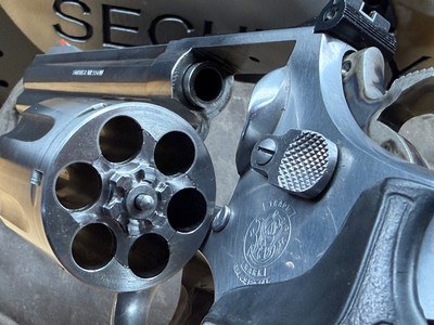 Smith & Wesson Model 686-4, Square Butt Six-Shot in .357 Magnum - Image 13 of 14