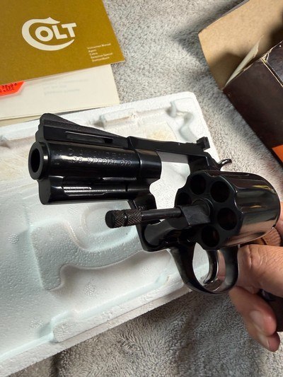 C1978 COLD DIAMONDBACK REVOLVER 2.5" BARREL 38 SPL W/BOX + PAPERS - Image 2 of 12