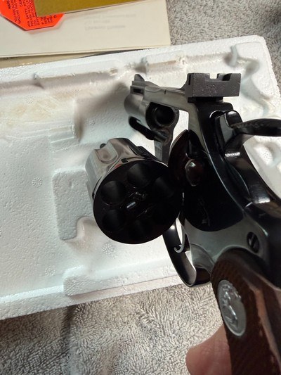 C1978 COLD DIAMONDBACK REVOLVER 2.5" BARREL 38 SPL W/BOX + PAPERS - Image 3 of 12