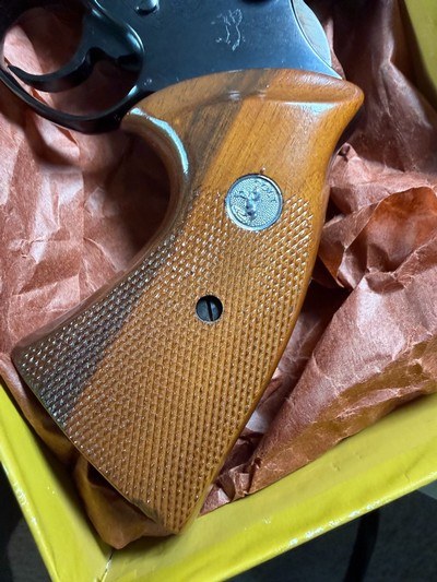 COLLECTORS GRADE: 1973 COLT LAWMAN MKIII, 4 INCH, W/ FACTORY BOX, .357 MAGNUM.- MINT CONDITION - Image 7 of 10