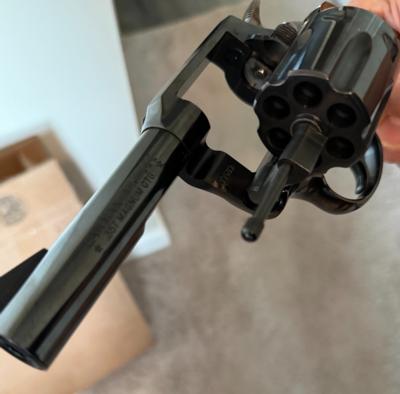 COLLECTORS GRADE: 1973 COLT LAWMAN MKIII, 4 INCH, W/ FACTORY BOX, .357 MAGNUM.- MINT CONDITION - Image 4 of 10