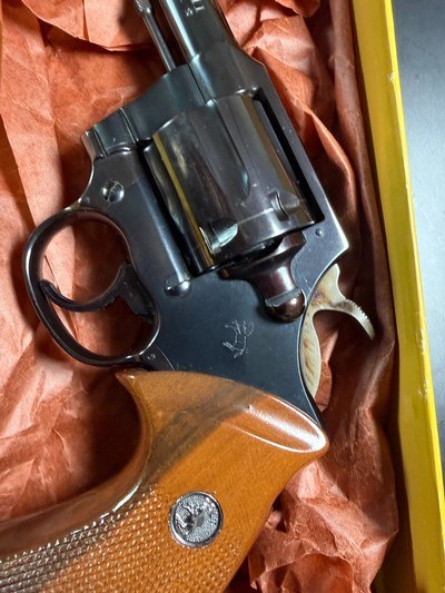 COLLECTORS GRADE: 1973 COLT LAWMAN MKIII, 4 INCH, W/ FACTORY BOX, .357 MAGNUM.- MINT CONDITION - Image 6 of 10