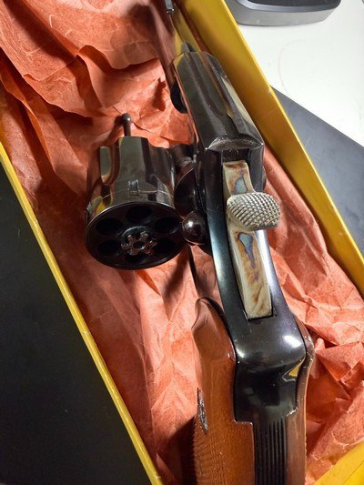 COLLECTORS GRADE: 1973 COLT LAWMAN MKIII, 4 INCH, W/ FACTORY BOX, .357 MAGNUM.- MINT CONDITION - Image 3 of 10