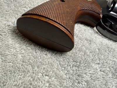 Gen 1 COLT PYTHON c1958 ORIGINAL GRIPS 4 DIGIT S/N REASONABLE OFFERS CONSIDERED C&R OK - Image 8 of 12