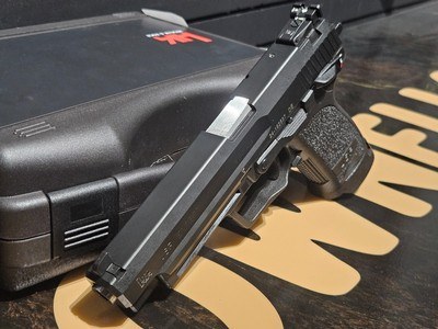 Heckler & Koch USP Expert Chambered in 9x19mm - Image 3 of 7