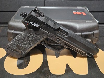 Heckler & Koch USP Expert Chambered in 9x19mm - Image 5 of 7