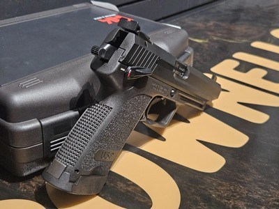 Heckler & Koch USP Expert Chambered in 9x19mm - Image 6 of 7