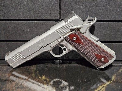Kimber Gold Combat Stainless 45 ACP - Image 1 of 8