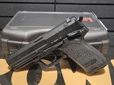 Heckler & Koch USP V1 9mmx19 - 2 of 7
