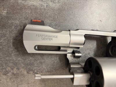 Smith & Wesson Performance Center 460XVR - Image 4 of 8
