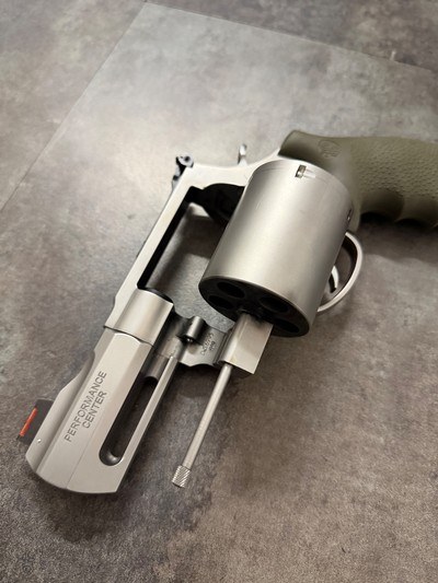 Smith & Wesson Performance Center 460XVR - Image 3 of 8