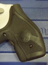 Smith & Wesson S&W 637 .38 spl + 2.5" w/Crimson Trace Grips #162525 - 4 of 7