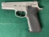 Custom Smith & Wesson Model 5906 semi-auto 9 mm 4