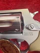 Taurus 856 Defender 38 special 2