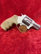 Taurus 856 Defender 38 special 2