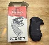 Pachmayer Round Butt S&W J Frame Professional Wrap-around Rubber Grips - 1 of 3