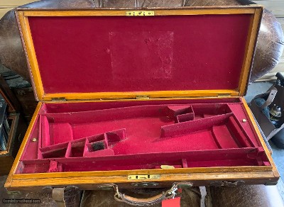 English Oak & Leather matched pair case for a pair of BEST guns