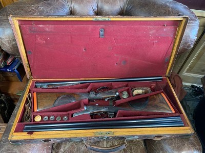 Holland & Holland Matched pair with great chokes and dimensions and even better, an unheard-of price for the two guns ~ No cast - Image 4 of 6