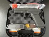 Glock 17 GEN3 9mm Luger Threaded BBL PI1750203TB - 1 of 8