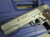 Smith & Wesson Pro Series SW1911 Silver 9mm - 6 of 8
