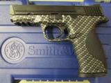 Smith & Wesson M&P Carbon Fiber Frame Finish No Thumb Safety 9mm
- 2 of 8