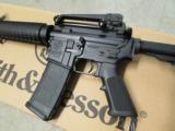 Smith & Wesson Model M&P15 AR-15 M4 5.56 NATO SKU: 811000 - 3 of 9