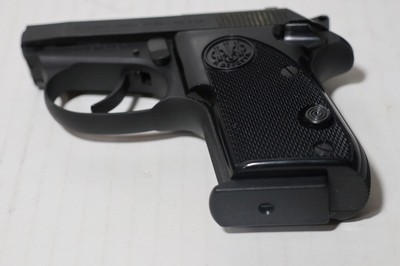 Beretta TOMCAT 32 caliber semi auto w/ orig.case and ammo - Image 10 of 15