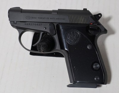Beretta TOMCAT 32 caliber semi auto w/ orig.case and ammo - Image 2 of 15