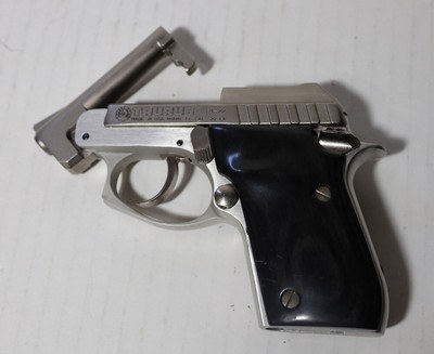 Taurus PT-2222 caliber semi auto pistol w/original case, manual,3 clips, ammo, and holster - Image 4 of 12
