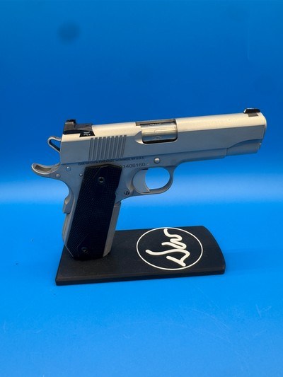 Dan Wesson Valor - Image 1 of 12