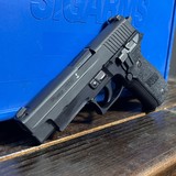 SIG Sauer P226 Stainless Elite .40 S&W DA/SA Exeter NH 3 Mags Case - 2 of 5
