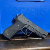 SIG Sauer P226 Stainless Elite .40 S&W DA/SA Exeter NH 3 Mags Case - 3 of 5