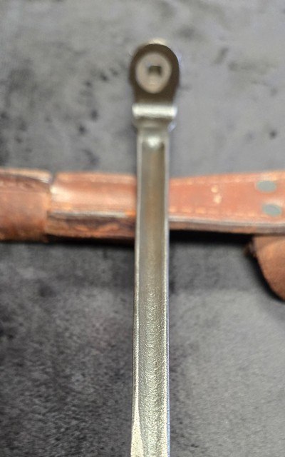 WW2 1941 Johnson Automatic Original Bayonet with leather Scabbard. - Image 9 of 12