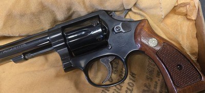Smith & Wesson Model 10 38 special - Image 2 of 15