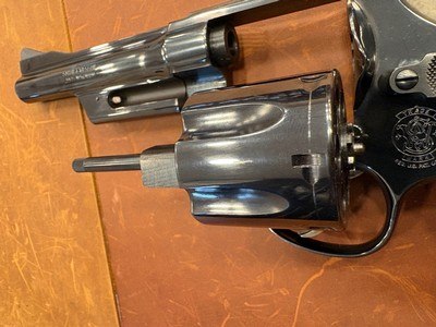 Smith & Wesson 27-3 FBI commemorative W/case and factory paperwork Mint! - Image 6 of 19