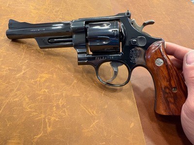 Smith & Wesson 27-3 FBI commemorative W/case and factory paperwork Mint! - Image 17 of 19