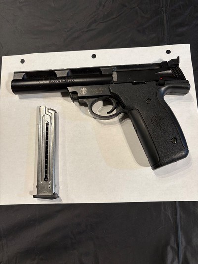 S&W 22a .22 caliber - Image 5 of 5