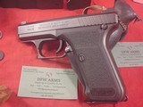HECKLER & KOCH P7 M13
9 MM - 17 of 19