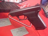 HECKLER & KOCH P7 M13
9 MM - 2 of 19