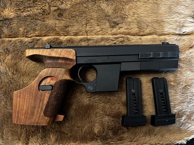 Hammerli 280 .22LR Pistol with 2 magazines - Image 2 of 2
