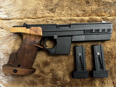 Hammerli 280 .22LR Pistol with 2 magazines