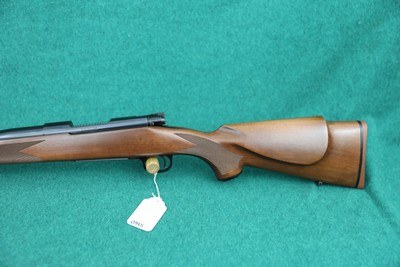 Winchester model 70 Sporter Varmint 22-250 high condition - Image 9 of 10