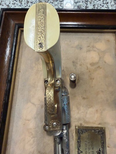 John Wayne Western Commemorative .45 Single Action Replica - Franklin Mint Shadowbox Dixplay - Image 4 of 6