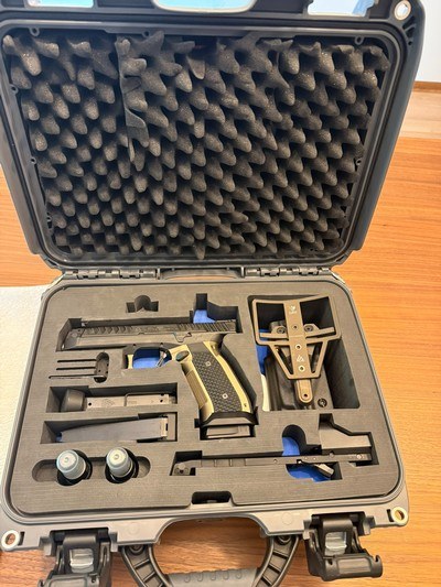 Laugo Arms Alien Signature Edition #125/500 - Full Kit - 9mm - Image 1 of 15