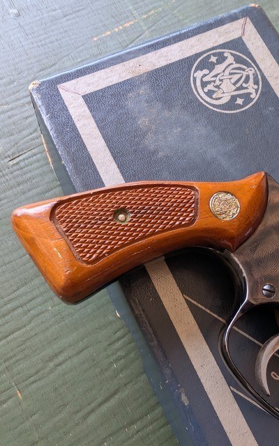 Smith & Wesson Model 36 “Chief’s Special”–RARE 3 Inch Barrel – Box & Original Sale Papers - Image 5 of 11
